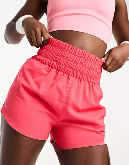 Short Nike con forro corto de cintura ultra alta de 3 pulgadas para mujer